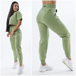 Alphalete Women's Green Jogger Pants